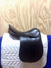 Load image into Gallery viewer, 17.5&quot; Passier Dressage Saddle
