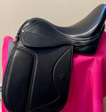 Load image into Gallery viewer, 18.5&quot; Pegasus Michael Dressage Saddle
