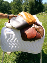 Load image into Gallery viewer, 17&quot; Stubben CS Siegfried Close Contact Jumping Saddle
