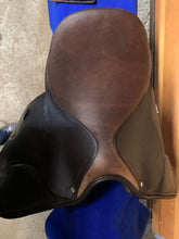 Load image into Gallery viewer, 15.5" Pegasus Junior Pony Jumping Demo Saddle (#009)