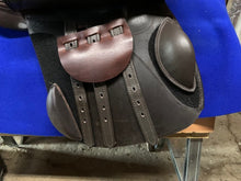 Load image into Gallery viewer, 15.5" Pegasus Junior Pony Jumping Demo Saddle (#009)