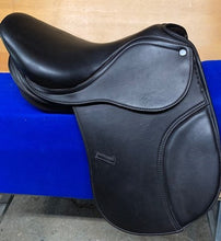 Load image into Gallery viewer, 16.5" Pegasus Junior Grand Hunter Close Contact Saddle - (#002)