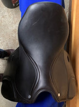 Load image into Gallery viewer, 16.5" Pegasus Junior Grand Hunter Close Contact Saddle - (#002)