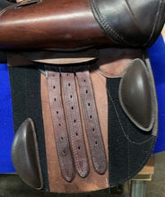 Load image into Gallery viewer, 16.5" Pegasus Junior Grand Hunter Close Contact Saddle - (#002)