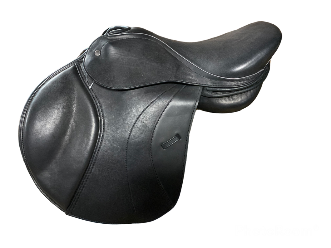 MARLA NEW DEMO SADDLE ON SALE!  17.5  INCH  Save over $2000 Black, extra forward flap FLAT SEAT