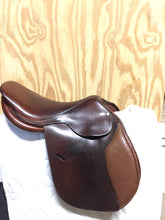 Load image into Gallery viewer, 17&quot; Butet Close Contact Jumping Saddle
