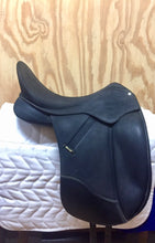 Load image into Gallery viewer, Wintec Isabell Werth Dressage Saddle
