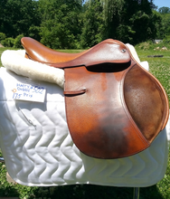 Load image into Gallery viewer, 17.5&quot; Harry Dabbs Close Contact Jumping Saddle
